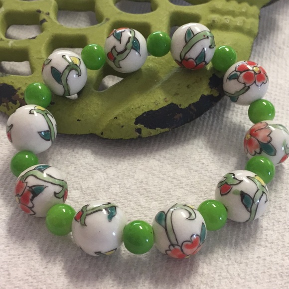 unbranded Jewelry - Ceramic floral and Glass Beaded Stretch Bracelet